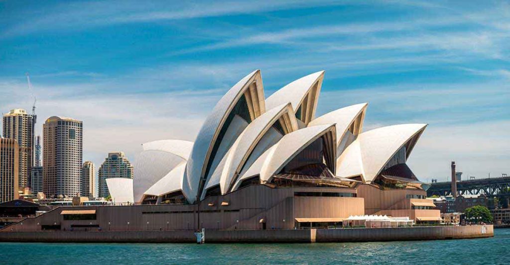 خانه اپرای سیدنی، یکی از مهم‌ترین مراکز هنرهای نمایشی در دنیا