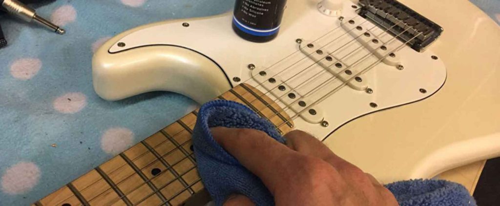 نکات مهم در نظافت گیتار الکتریک