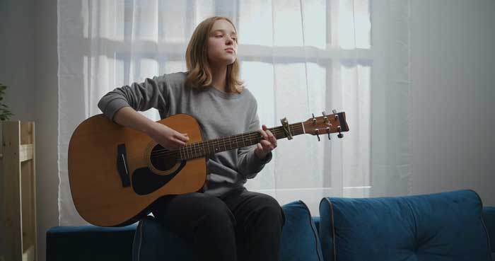 نواختن ساز در روزهای سخت