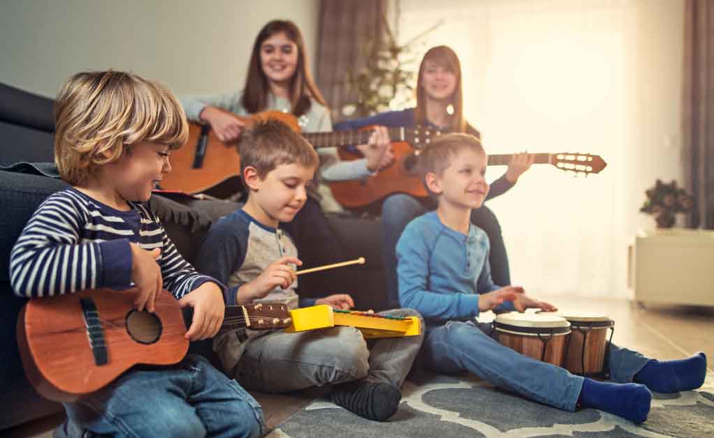 چطور تمرین موسیقی را برای کودک سرگرم کننده کنیم؟